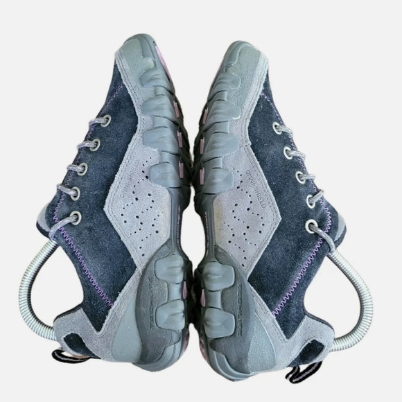 Shoes - Picture 4 of 9